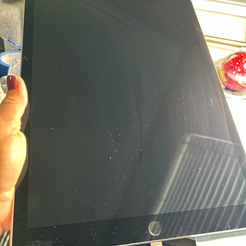 iPad Pro 1 gen 2015 with Black Keyboard and Pencil